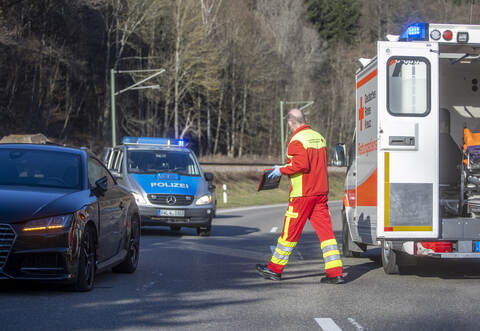 Auf der B294 zwischen Birkenfeld und Neuenbürg hat sich am Sonntag auf Höhe der Kläranlage ein Unfall ereignet.