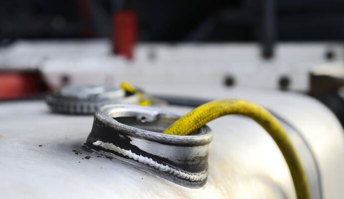 Rund 200 Liter Kraftstoff haben die Täter in Keltern aus dem Tank einer Baumaschine abgepumpt. Rund 200 Liter Kraftstoff haben die Täter in Keltern aus dem Tank einer Baumaschine abgepumpt.