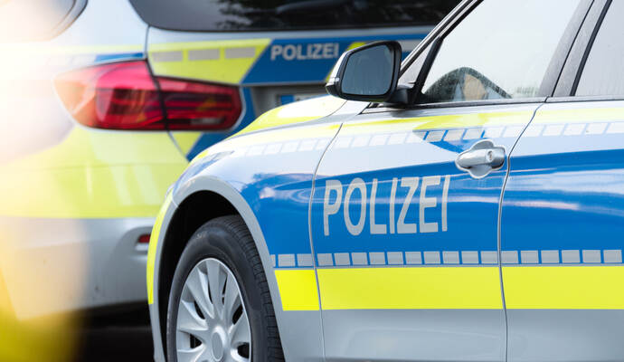 Bei einem Verkehrsunfall in Knittlingen wurden zwei Personen verletzt (Symbolbild).