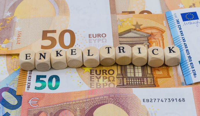 Ein aufmerksamer Mitarbeiter einer Bank hat eine Geldübergabe an Betrüger verhindert (Symbolbild).