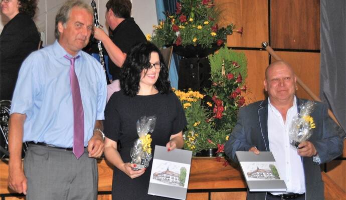 Besuch in Knittlingen: Der verstorbene stellvertretende Bürgermeister von Montejaque, Carlos Escalante (von rechts), wurde beim Fauststadtfest 2018 zusammen mit seiner Kollegin Soraya Garcia Mesa aus Benaojan an der Spitze einer rund 70-köpfigen Delegation von Bürgermeister Heinz-Peter Hopp begrüßt.