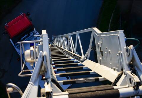 Die Feuerwehr in Öschelbronn bekommt eine neue Drehleiter (Symbolbild).