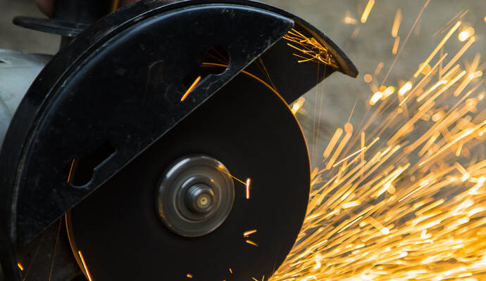 Mit einer Flex machten sich Unbekannte in Dietlingen an zwei Fahrzeugen zu schaffen (Symbolbild). Mit einer Flex machten sich Unbekannte in Dietlingen an zwei Fahrzeugen zu schaffen (Symbolbild).