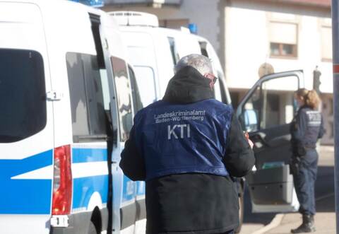 In Schömberg wird am Mittwochvormittag ein Gastronomiebetrieb von der Polizei durchsucht.