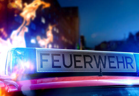 Wie die Polizei gegenüber PZ-news bestätigte, gehe man davon aus, dass das Fahrzeug durch einen technischen Defekt in Brand geraten sei.