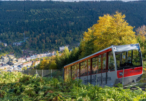 Die Fahrt mit der Bad Wildbader Sommerbergbahn könnte teurer werden. Die Stadträte bringen eine Preiserhöhung ins Spiel.