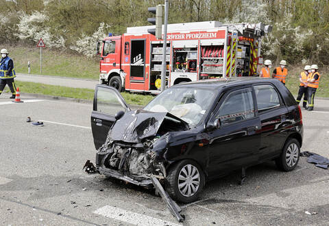 Für die Beifahrerin in dem Wagen kam jede Hilfe zu spät. Sie verstarb im Krankenhaus.