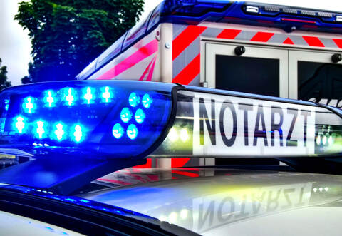 Ein Motorradfahrer ist bei einem Unfall nahe Straubenhardt schwer verletzt worden.