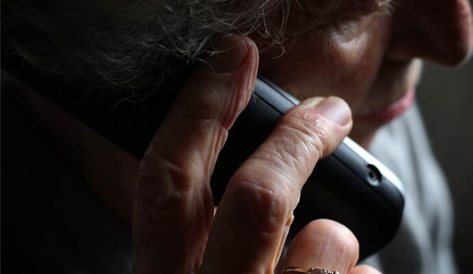 Betrügern fällt immer eine neue Masche am Telefon ein, mit der sie ihre Opfer übers Ohr hauen wollen. Foto: Hildenbrand/dpa