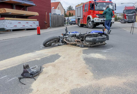 Der Motorradfahrer verstarb noch an der Unfallstelle.