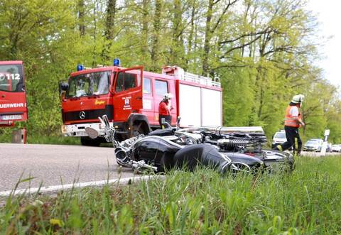 Der Motorradfahrer überlebte den Unfall nicht. Die Strecke zwischen Sternenfels und Diefenbach war für mehrere Stunden gesperrt.