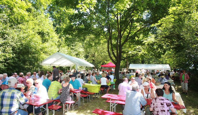 Auf gesellige Feste muss man auch in Keltern vorerst weiterhin verzichten: Das Weinblütenfest ist auf jeden Fall abgesagt. Auf gesellige Feste muss man auch in Keltern vorerst weiterhin verzichten: Das Weinblütenfest ist auf jeden Fall abgesagt.