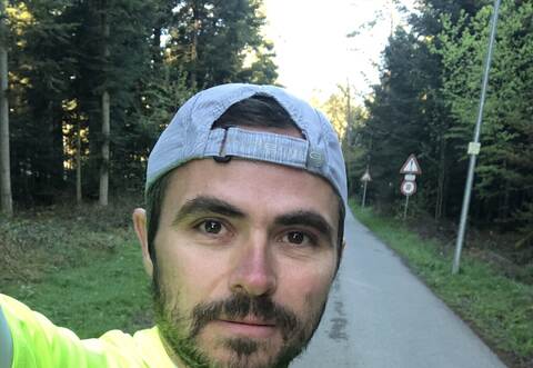 Gyula Szilágyi ist zwischen Freitag und Samstag 221 Kilometer durch den Schömberger Wald gejoggt.