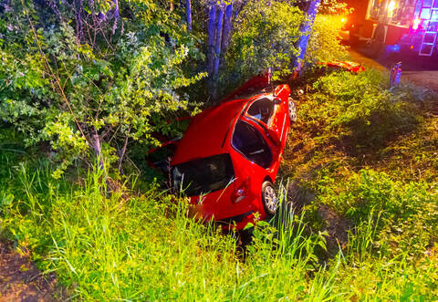 Alle fünf Insassen des Peugeot wurden verletzt, einer davon schwer.