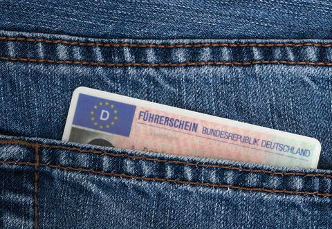 Auf seinen Führerschein muss der Unfallverursacher vorerst verzichten.