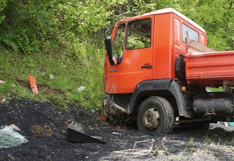 Keltern: schwerer Lkw Unfall fordert einen schwer Verletzten