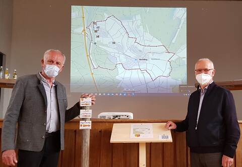 Die Gemeinderäte und Organisatoren Michael Britsch (links) und Dietmar Schaan setzen zu den Ortsjubiläen viele Ideen um.