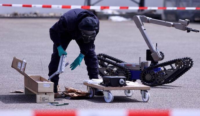 Auch ein sogenannter Delaborierer kam in Lomersheim zum Einsatz. Auch ein sogenannter Delaborierer kam in Lomersheim zum Einsatz.