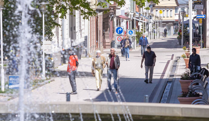 Das baden-württembergische Sozialministerium und die Kommunalen Landesverbände geben vorläufig grünes Licht für insgesamt 19 Modellprojekte aus verschiedenen gesellschaftlichen Bereichen. Im Bereich Tourismus ist auch die Stadt Bad Wildbad dabei. Das baden-württembergische Sozialministerium und die Kommunalen Landesverbände geben vorläufig grünes Licht für insgesamt 19 Modellprojekte aus verschiedenen gesellschaftlichen Bereichen. Im Bereich Tourismus ist auch die Stadt Bad Wildbad dabei.