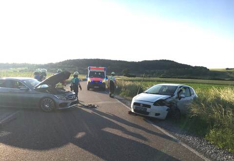 Frontal zusammengestoßen sind am Freitagmorgen zwischen Heimsheim und Tiefenbronn ein Mercedes und ein Fiat.