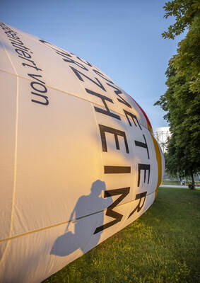 Gasometer Heißluftballon 