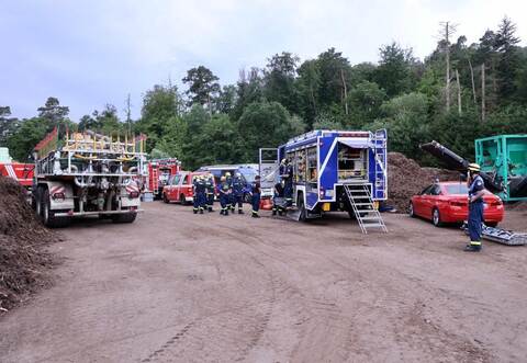 Nach entsprechenden Hinweisen wurde die Jauchegrube auf dem Hof mithilfe andere Landwirte aus Remchingen abgepumpt.