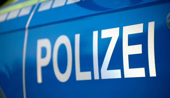 Nach einer Unfallflucht bei Sternenfels sucht die Polizei nach Hinweisen.
