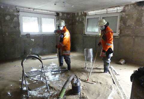 Erneut musste die Feuerwehr in Karlsbad zahlreiche Keller auspumpen.