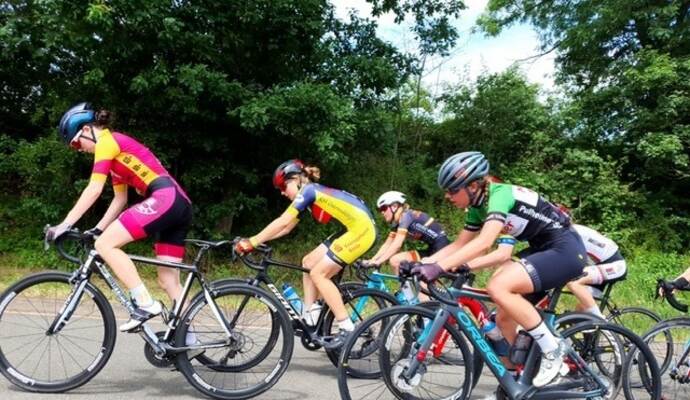 Fuhr bei den deutschen Nachwuchsmeisterschaften ein starkes Rennen: Leah Augenstein (links) vom RSV Schwalbe Ellmendingen.