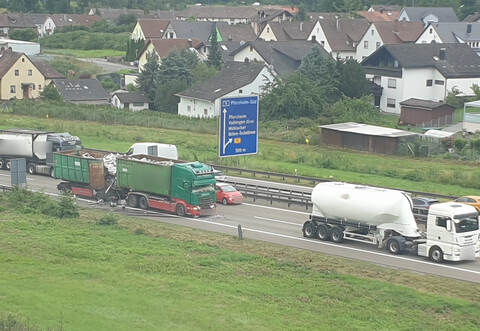 Der Unfall ereignete sich auf dem rechten Fahrstreifen.