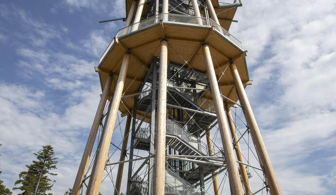 Probleme an der Aufzugsanlage im Schömberg Aussichtsturm Himmelsglück haben sich nicht als Manipulation bestätigt. Archivfoto: Meyer Schömberg Himmelsglück Eröffnung