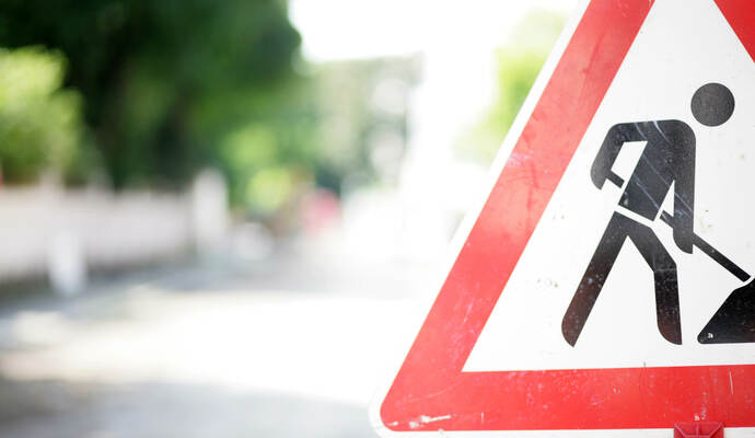 Die B35 muss für die Bauarbeiten abschnittsweise halbseitig mit Einbahnregelung gesperrt werden.