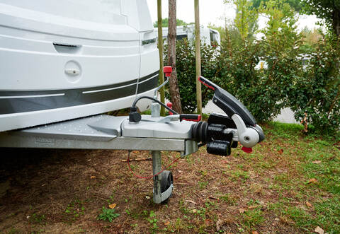 Den Diebstahlschutz an einem Wohnwagen in Feldrennach (Symbolbild) haben die Diebe überbrückt.