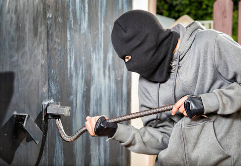 Unter anderem Bargeld wurde beim Einbruch in eine Werkstatt in Birkenfeld gestohlen.