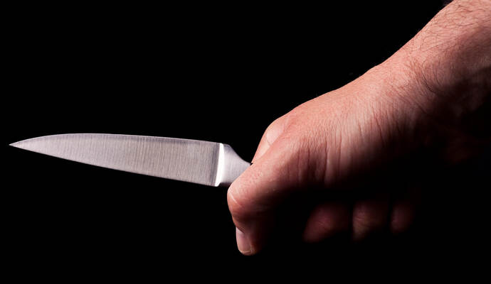 Eein 19-Jähriger steht im dringenden Verdacht, am Sonntag in der Lederstraße in Calw mehrfach auf eine Frau eingestochen zu haben. Eein 19-Jähriger steht im dringenden Verdacht, am Sonntag in der Lederstraße in Calw mehrfach auf eine Frau eingestochen zu haben.