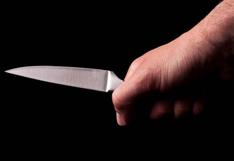 Eein 19-Jähriger steht im dringenden Verdacht, am Sonntag in der Lederstraße in Calw mehrfach auf eine Frau eingestochen zu haben.