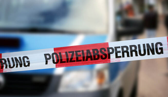 Den Einsatzkräften wurde am Mittwoch ein zylinderförmiger Gegenstand gemeldet, der bei der Herrenwaag-Brücke in Mühlacker-Dürrmenz unter Wasser liegen soll.