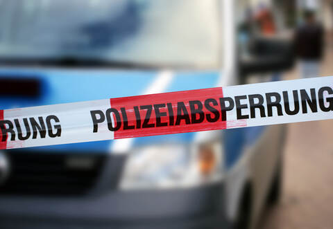 Den Einsatzkräften wurde am Mittwoch ein zylinderförmiger Gegenstand gemeldet, der bei der Herrenwaag-Brücke in Mühlacker-Dürrmenz unter Wasser liegen soll.