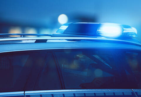 Der Verursacher eines Unfalls auf der A8 bei Friolzheim, ein Lkw-Fahrer, konnte auch Stunden später noch nicht gefasst werden.