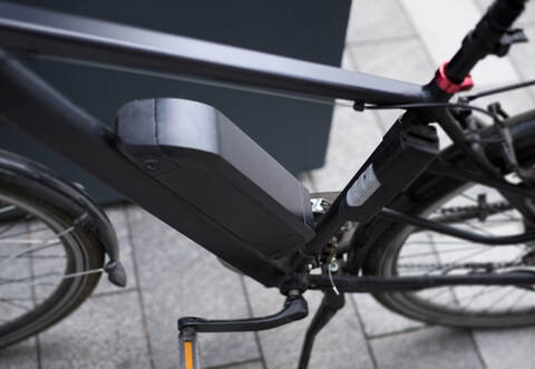 In Schömberg ist am Montagmittag beim Ausparken eine Autofahrerin mit einem Radler zusammengestoßen.