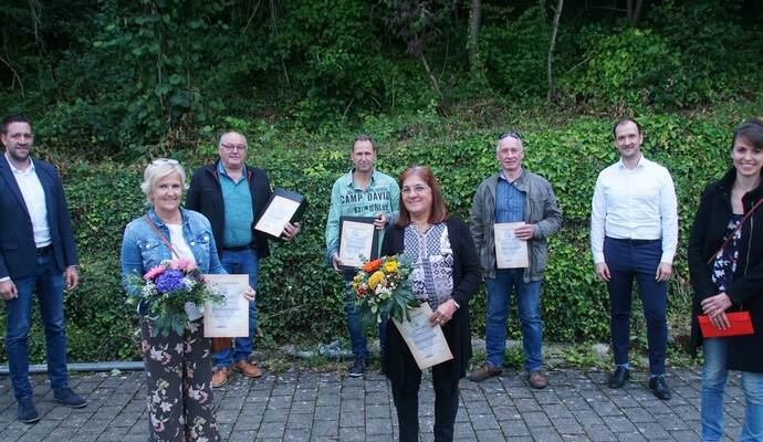 Die Geehrten: Vizepräsident Raphael Reich, Martina Fränkle, Peter Fränkle, Rolf Schuster, Sybille Reiling, Ulrich Schaier, Präsident Dominik Kern und Elena Ehrismann (von links).