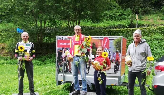 Eckart Blau (links) trägt nach dem Interstuhl Cup weiter das Trikot des Führenden.