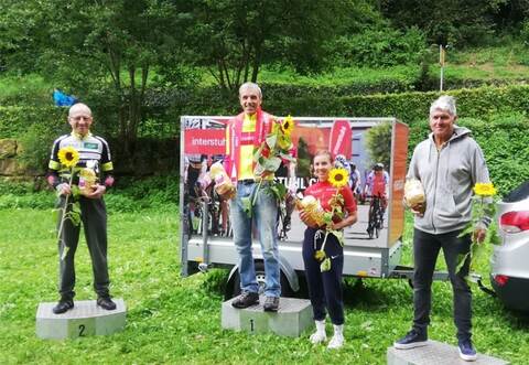 Eckart Blau (links) trägt nach dem Interstuhl Cup weiter das Trikot des Führenden.