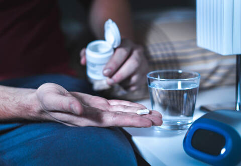 Die 51 Jahre alte Frau soll ihren Ehemann in Mühlacker mit Schlafmittel betäubt und ihm dann rund 315.000 Euro geraubt haben.