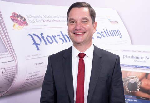 Bad Wildbads Bürgermeister Klaus Mack will sich vor allem für den ländlichen Raum und den Klimaschutz einsetzen. Im Wahlkampf fährt er gerade ein Elektroauto, privat bevorzugt er einen Diesel.