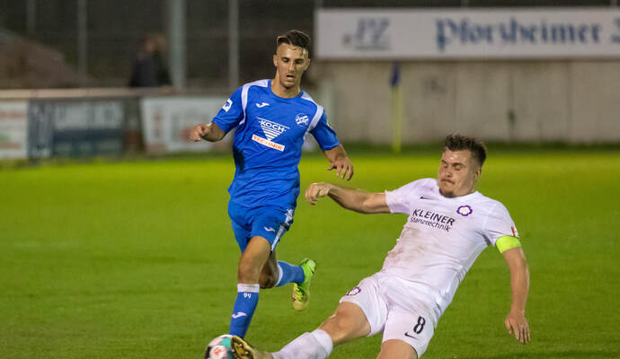 Das große Spektakel blieb allerdings aus. Dennoch sahen die Zuschauer ein spannendes Oberliga-Derby, in dem sich der 1. CfR Pforzheim und der FC Nöttingen am Ende 1:1 (1:0) trennten.