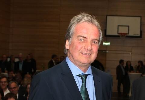 Der langjährige Bürgermeister der Fauststadt wird sich kein weiteres Mal zur Wahl stellen.