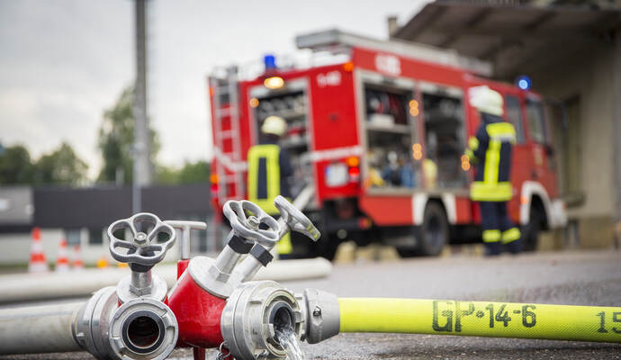 Am frühen Freitagmorgen ist die Feuerwehr nach Bad Wildbad-Calmbach ausgerückt. Dort hatte eine Maschine in einem Betrieb Feuer gefangen. Am frühen Freitagmorgen ist die Feuerwehr nach Bad Wildbad-Calmbach ausgerückt. Dort hatte eine Maschine in einem Betrieb Feuer gefangen.