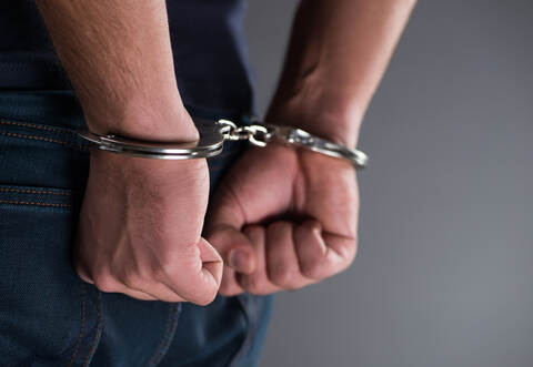 Die Polizei hat zwei Männer im Zusammenhang mit Automatenaufbrüchen festgenommen.