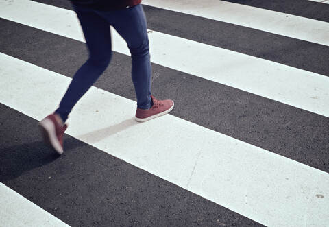 Eine 13-Jährige soll in der Hauptstraße in Niefern einen Zebrastreifen überquert haben. Sie wurde dabei offenbar von einem Auto erfasst.